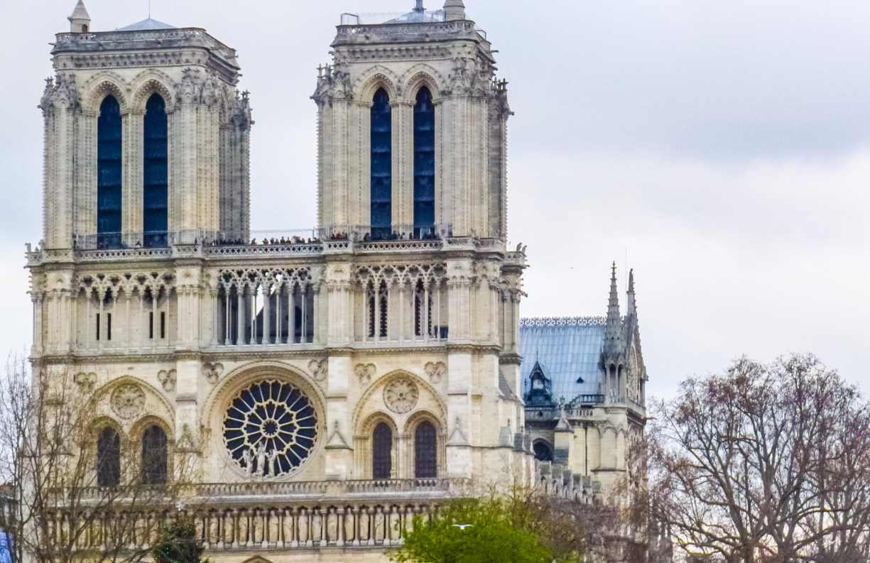 Les débris de Notre-Dame, des "vestiges" soigneusement conservés et étudiés